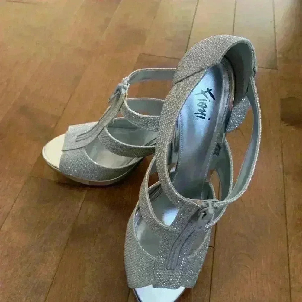 Metallic silver shoes. Perfect for any occasion